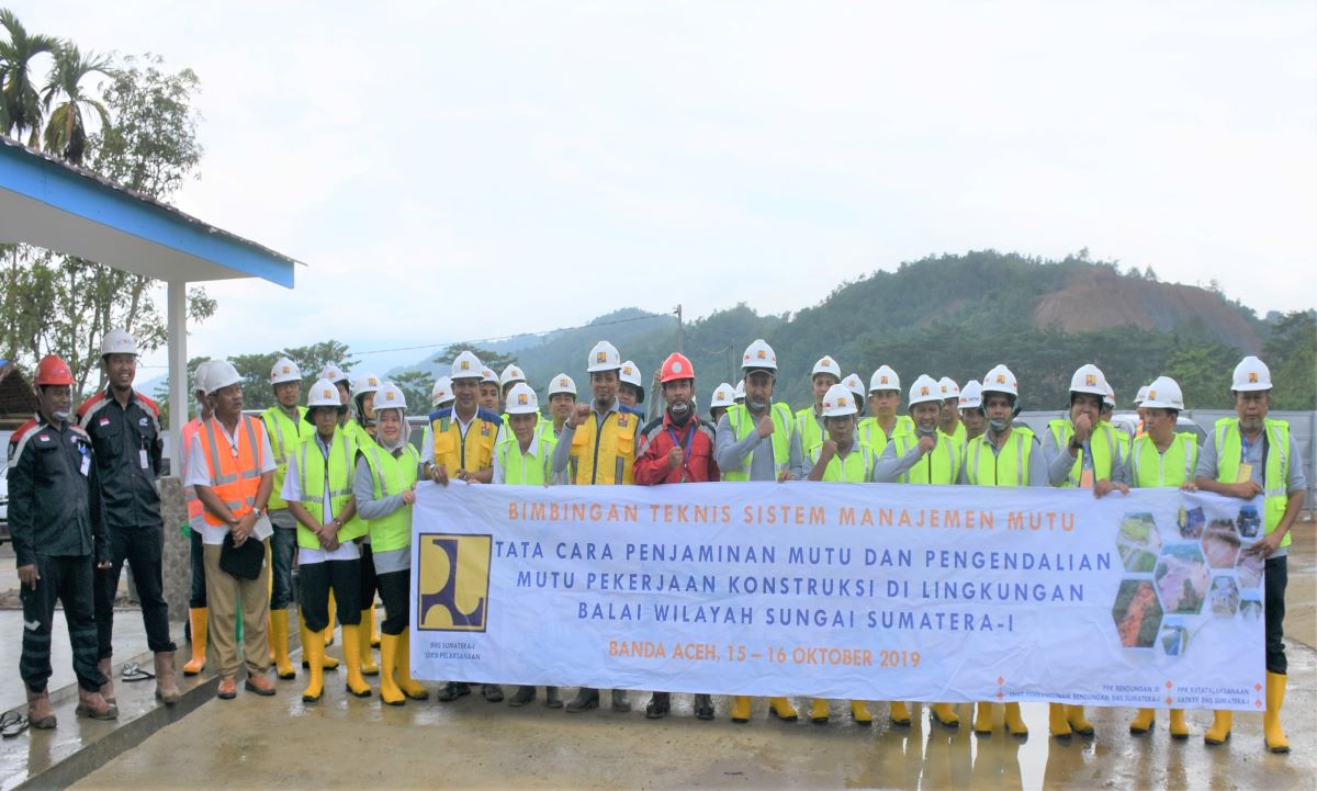 Foto bersama peserta Bimtek penjaminan dan pengendalian mutu pekerjaan konstruksi