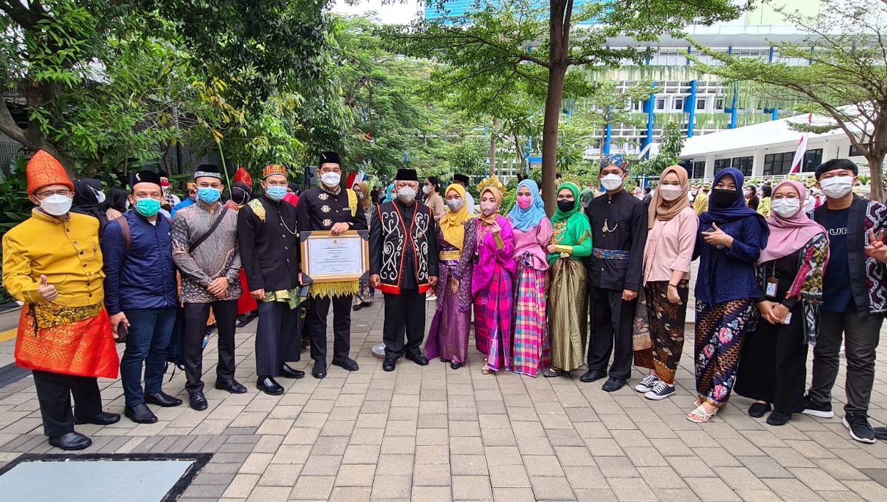 Foto Bersama Bapak Menteri PUPR Setelah Pembagian Penghargaan