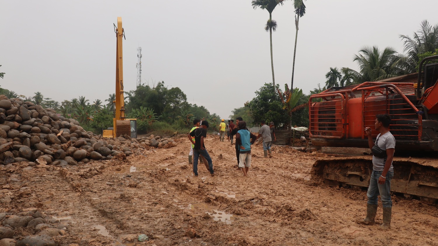 Pembangunan Ulang Tanggul yang Jebol Terus Dikebut