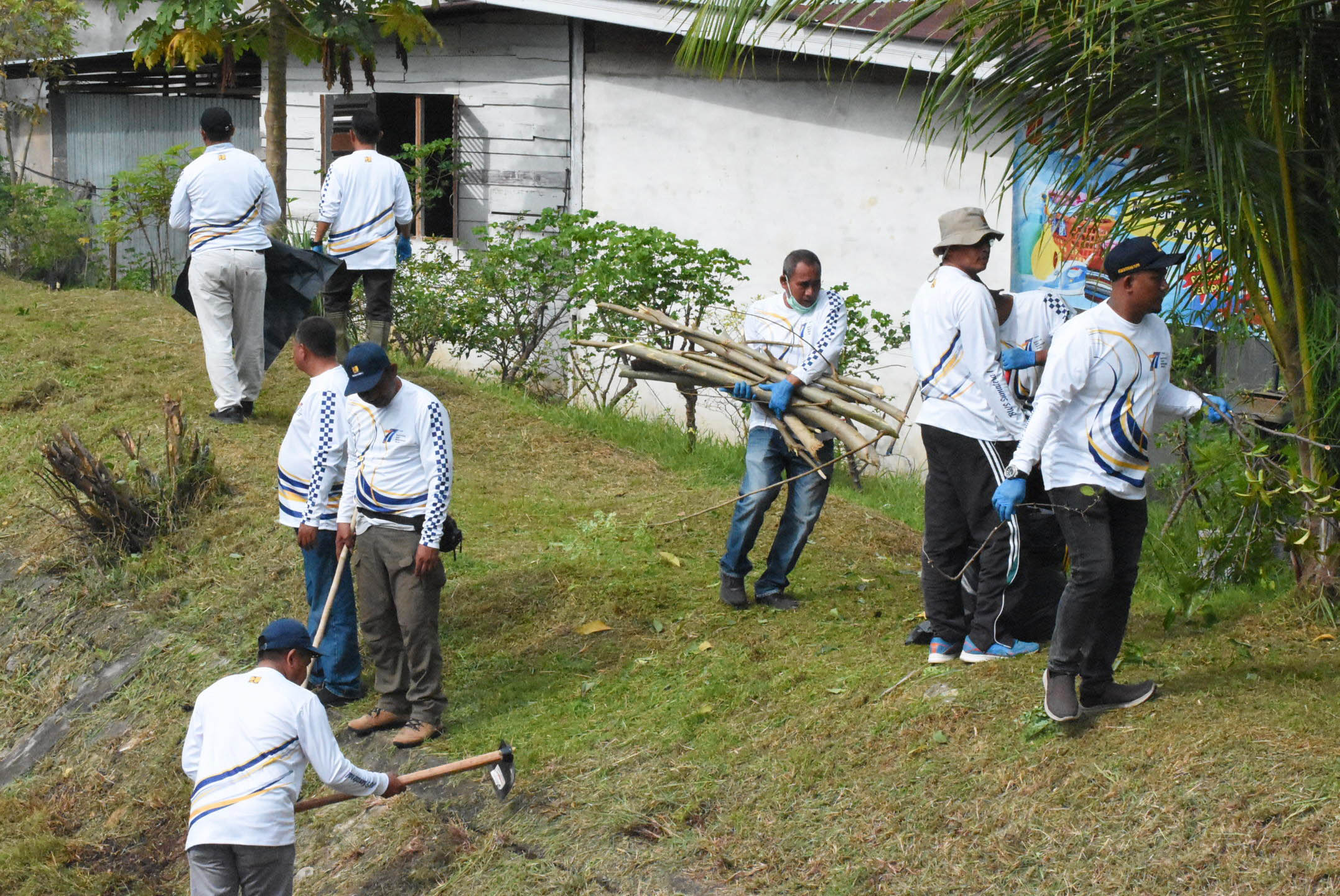 BWS Sumatera I melaksanakan kegiatan bersih-bersih sungai di Aliran Krueng Paga