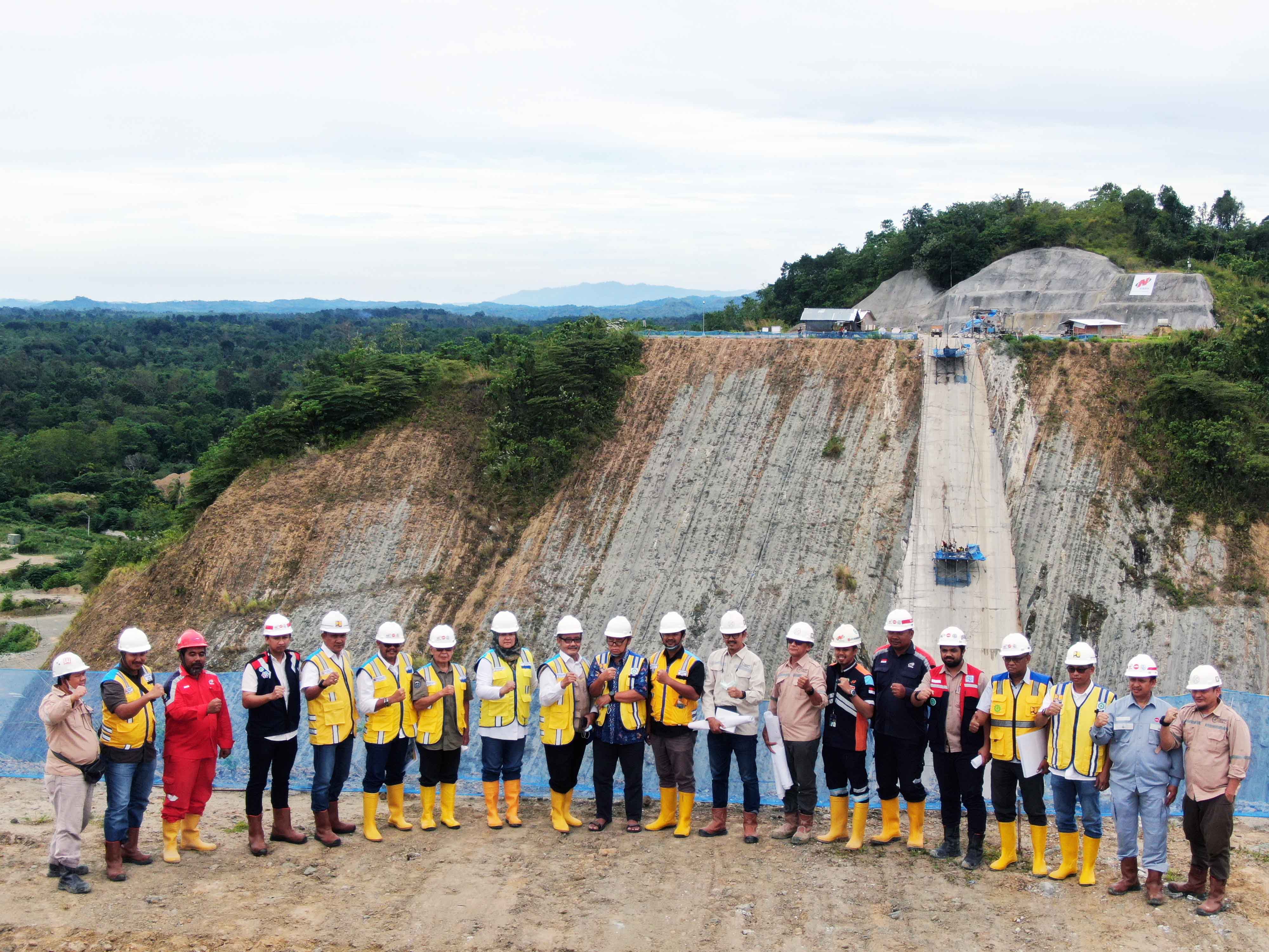 TPE-PSN berfoto bersama di Puncak Bendungan Rukoh